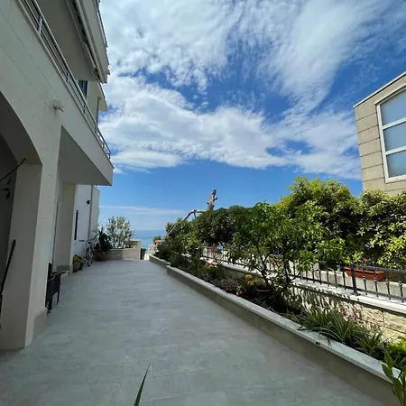 Topic - Apartment *