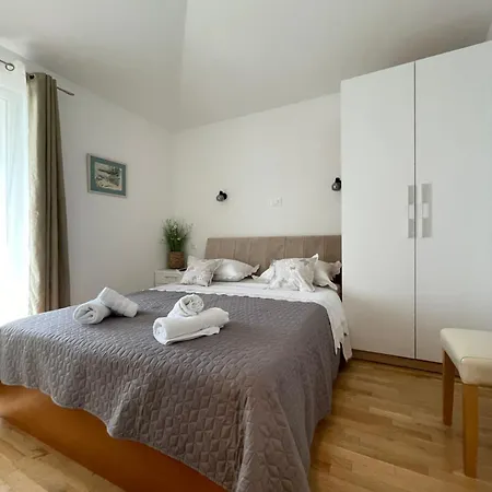 Apartment Topic - Promajna