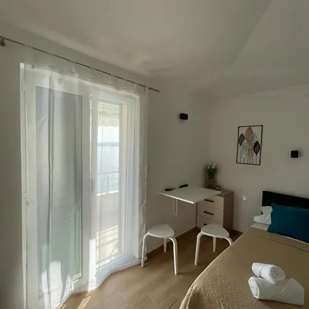 Apartment Topic -