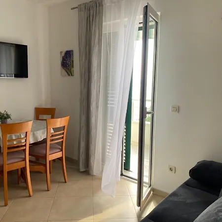 Apartment Topic - Promajna